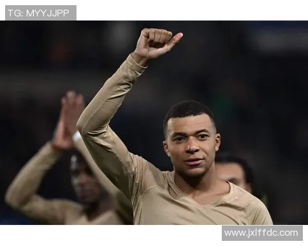 足球明星姆巴佩海报展现无与伦比的球技与魅力引领年轻一代的足球梦想